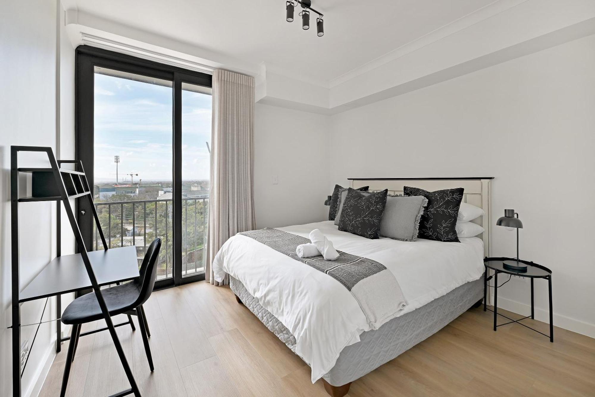 Rooftop Pool Gym Business Centre Restaurant Apartment Kapstadt