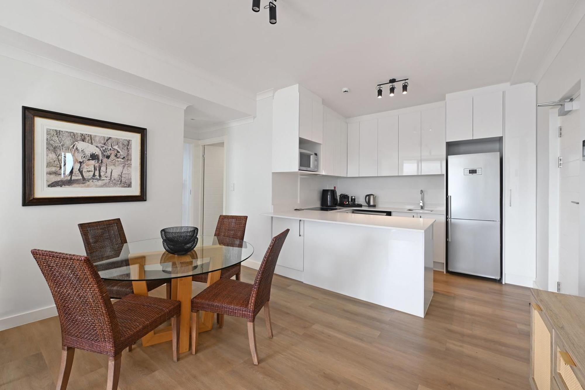 Rooftop Pool Gym Business Centre Restaurant Apartment *