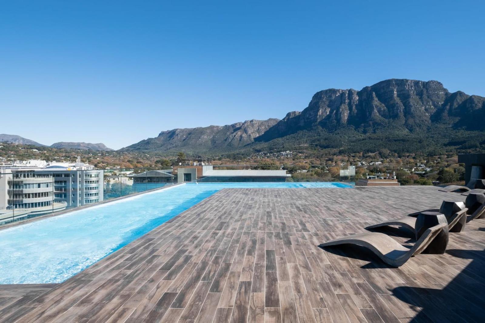 Rooftop Pool Gym Business Centre Restaurant Apartment Kapstadt