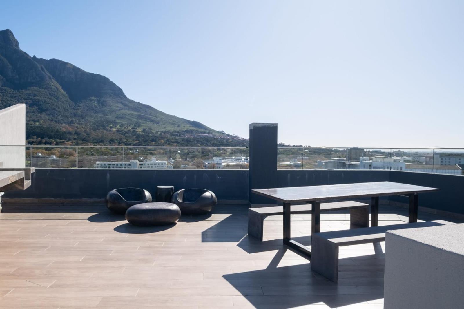 Apartment Rooftop Pool Gym Business Centre Restaurant Kapstadt