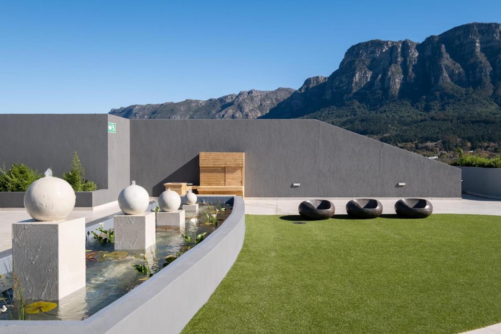 Apartment Rooftop Pool Gym Business Centre Restaurant Kapstadt