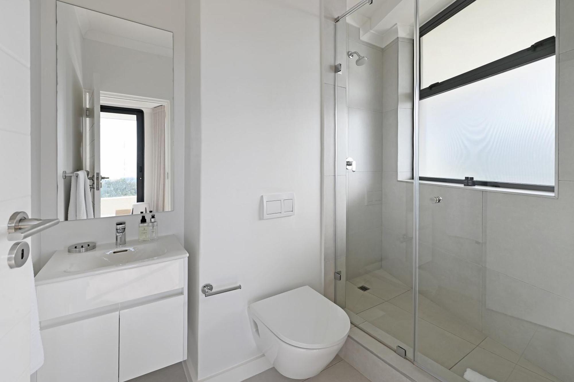 Rooftop Pool Gym Business Centre Restaurant Apartment