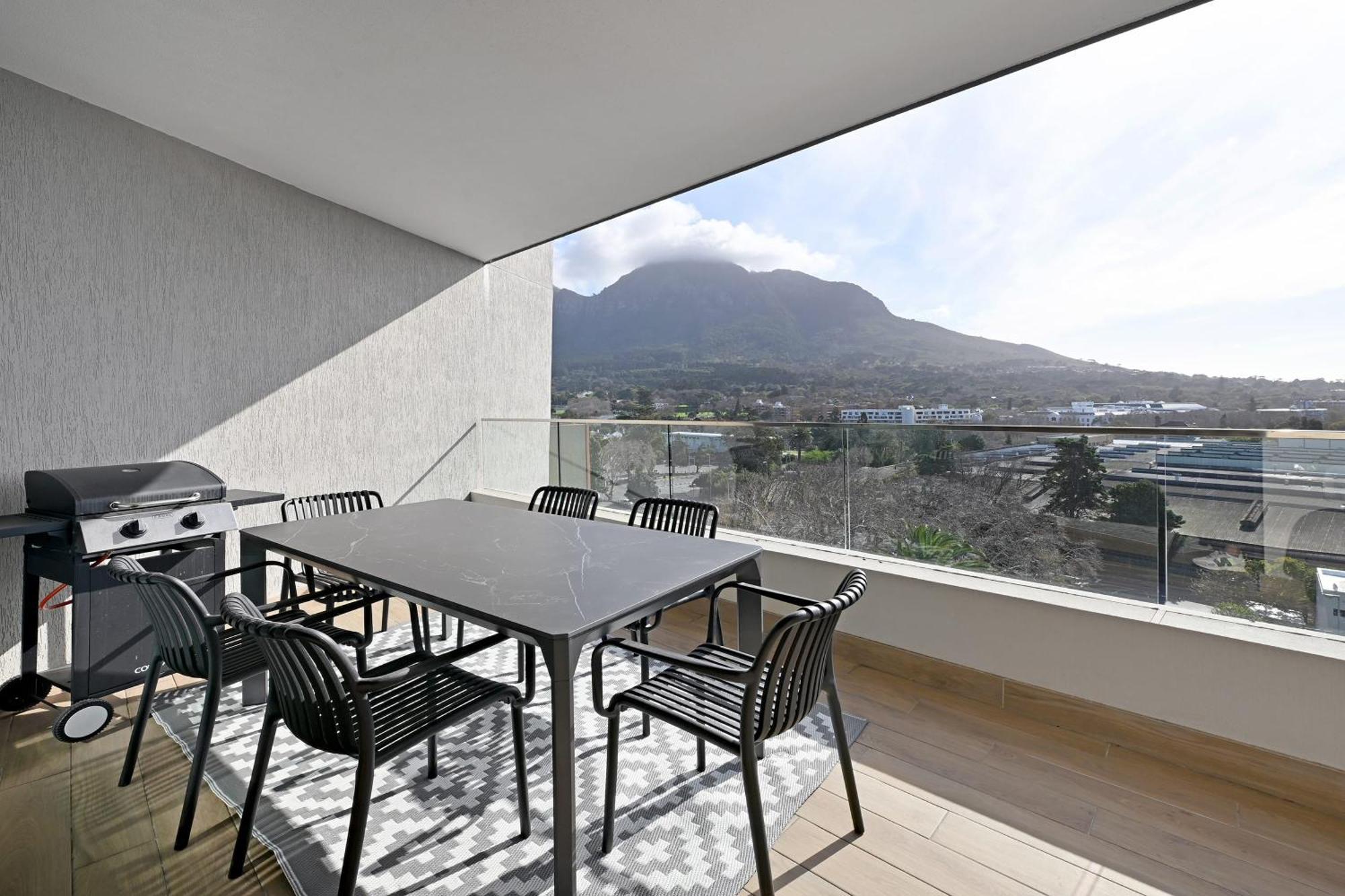 Rooftop Pool Gym Business Centre Restaurant *