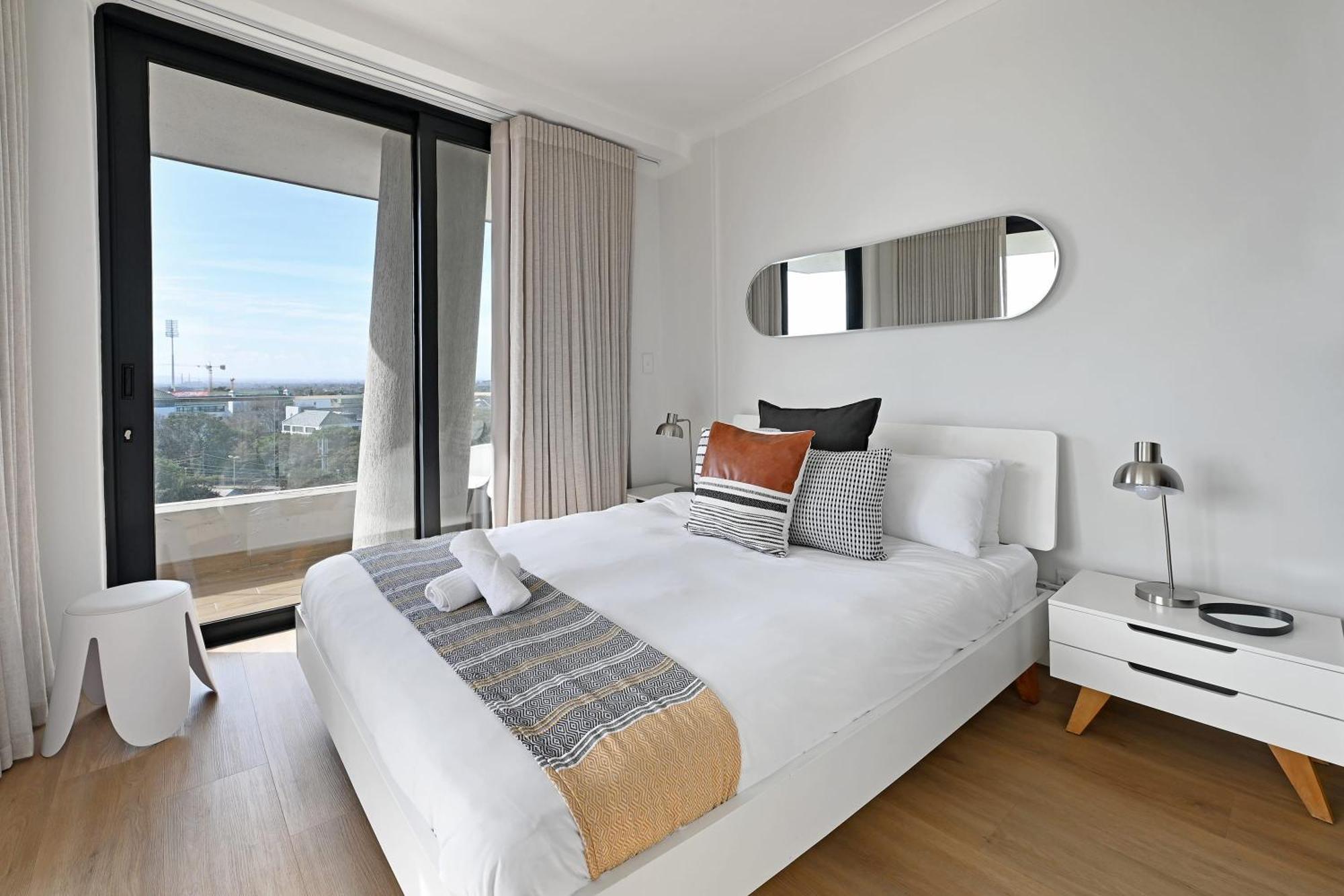 Rooftop Pool Gym Business Centre Restaurant Apartment *